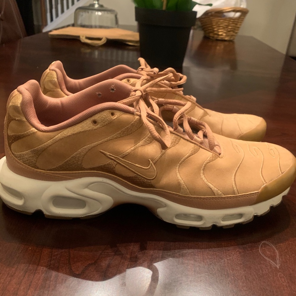 Nike air max plus ‘flax’